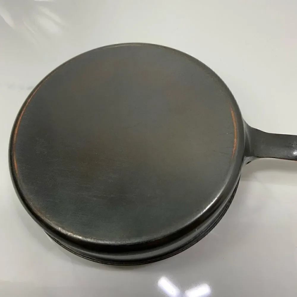 VINTAGE L.E. Mason Co. Silent Butler Crumb Catcher